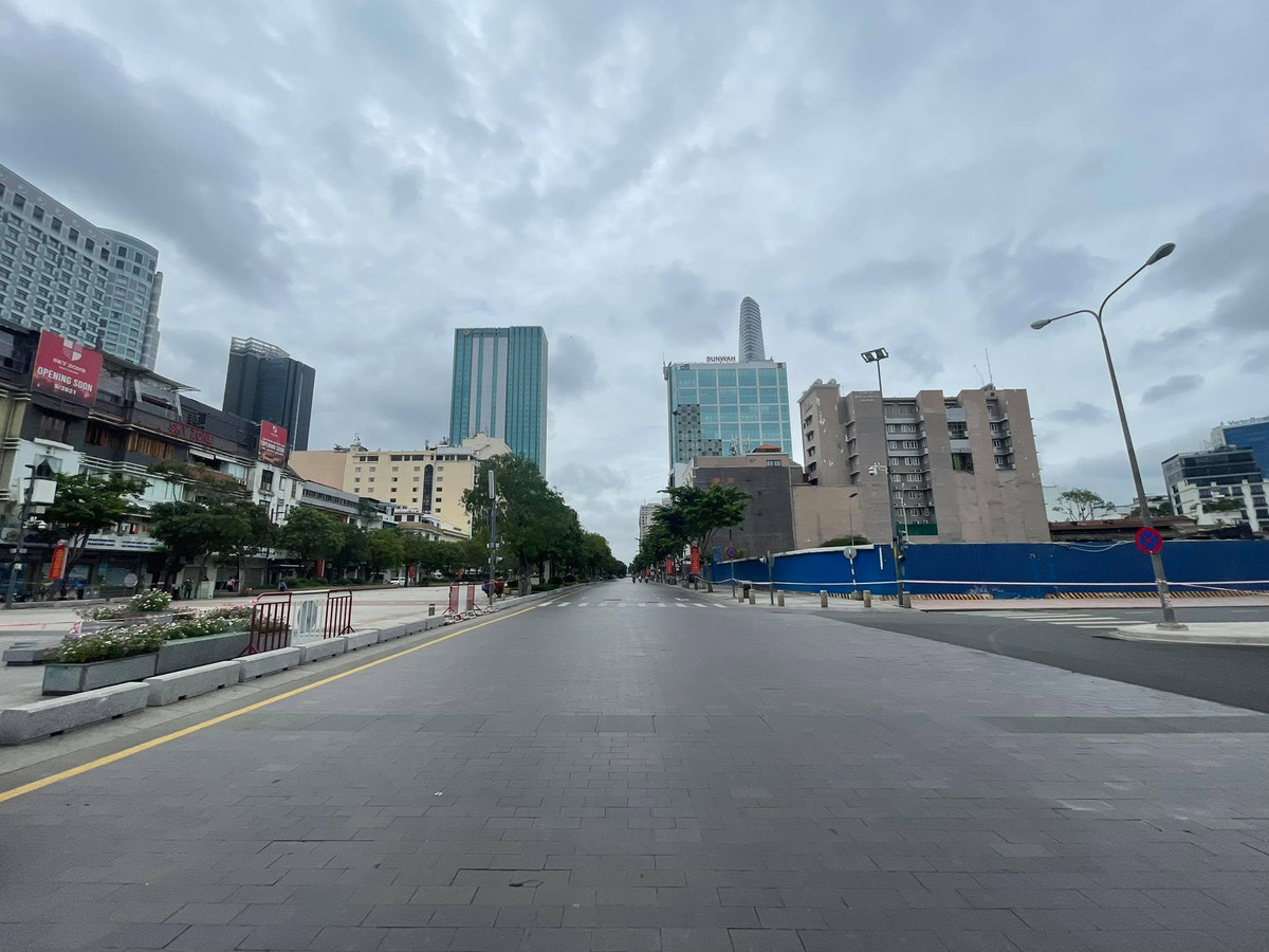 TP HCM sẽ xử phạt những người dân vi phạm quy định không đeo khẩu trang, ra đường khi không cần thiết với mức phạt từ 1-3 triệu đồng từ ngày 9/7.