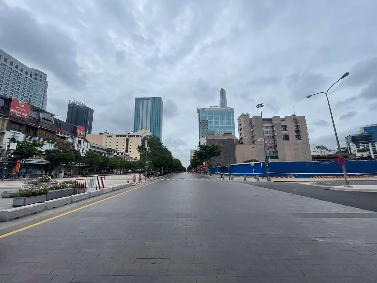 TP HCM sẽ xử phạt những người dân vi phạm quy định không đeo khẩu trang, ra đường khi không cần thiết với mức phạt từ 1-3 triệu đồng từ ngày 9/7.