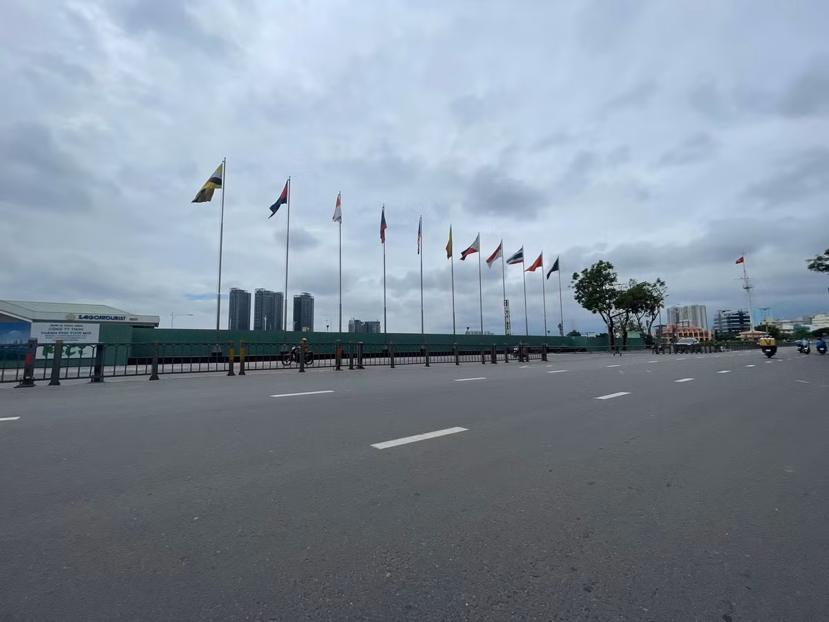 TP HCM đang nỗ lực cung ứng hàng hóa thiết yếu đầy đủ cho người dân trong mùa dịch bệnh. Vì vậy, người dân không cần tích trữ, gom hàng. 