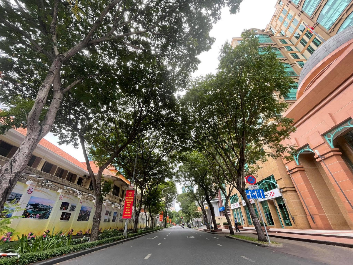 Hình ảnh vắng chưa từng có ở TP.HCM. 