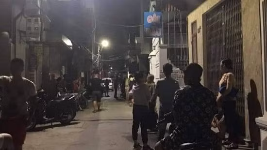  Mâu thuẫn khi uống rượu, người đàn ông bị đâm tử vong: Trong lúc ngồi uống rượu với nhau, Phạm Văn Kiên (SN 1989) và anh Phạm Văn Tuân (SN 1983, cả 2 cùng trú tại huyện Ngọc Lặc, Thanh Hóa) xảy ra mâu thuẫn xô xát. Kiên đã dùng dao đâm trúng anh Tuân, phải đi cấp cứu và tử vong sau đó. Ngày 9/7, Công an huyện Ngọc Lặc cho biết, đang điều tra, làm rõ. (Ảnh minh họa)