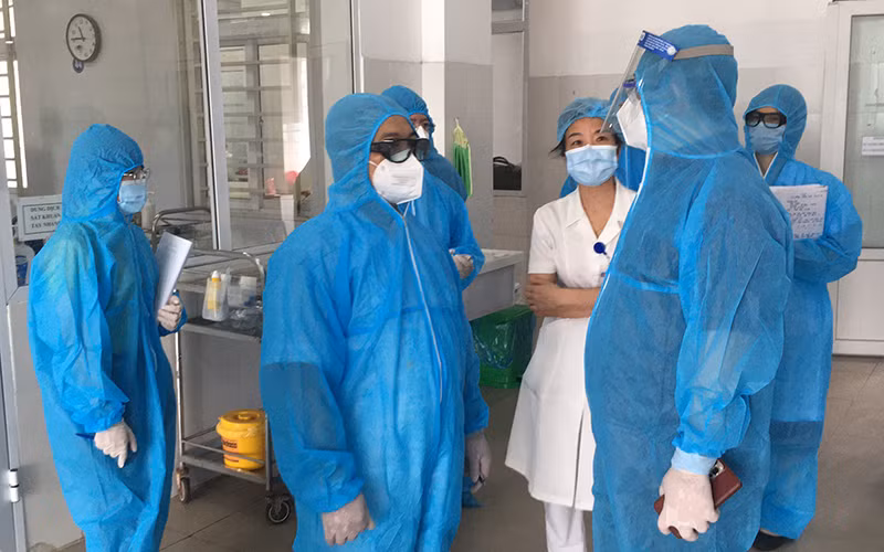 Ha Noi hop khan khi ghi nhan 10 ca nhiem COVID-19 o cong dong