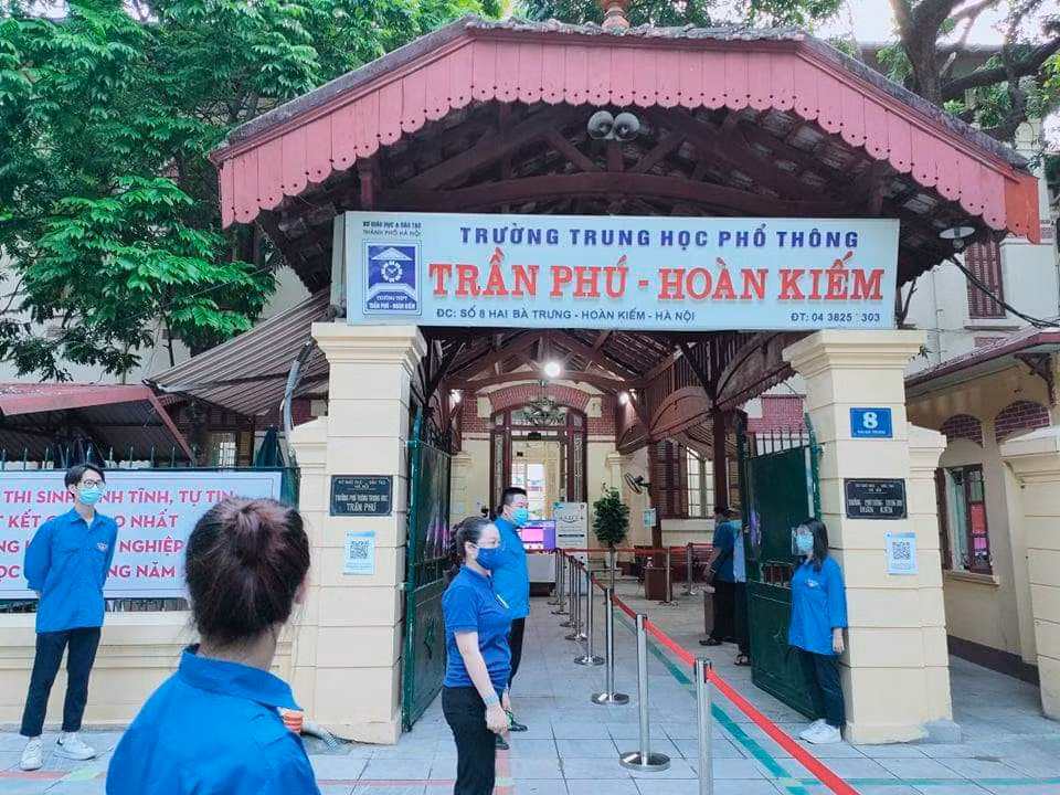 Hom nay, gan 1 trieu si tu buoc vao ky thi THPT 2021