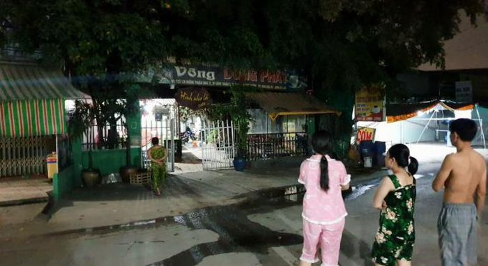  Chồng sát hại vợ trong đêm: Đêm 3/7, người dân sống trong khu phố Bình Thuận 2 (phường Thuận Giao, TP Thuận An, Bình Dương) nghe tiếng la hét thất thanh tại một quán cà phê võng do vợ chồng anh Nguyễn Ngọc Minh (sinh năm 1977) và chị Lư Thị Loan (sinh năm 1988) làm chủ. Khi mọi người chạy lại thì phát hiện chị Loan tử vong trên vũng máu, anh Minh trên tay cầm dao còn dính đầy máu. Người chồng sau khi gây án đã đến công an đầu thú. 