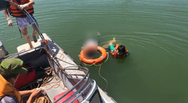  Thanh nhiên 25 tuổi nhảy cầu Thuận Phước tự tử: Tối 3/7, anh Hà Mai Sang (25 tuổi, trú quận Liên Chiểu, TP Đà Nẵng) chạy xe máy đến giữa cầu Thuận Phước, bỏ xe máy trên cầu rồi qua lan can, gieo mình xuống sông Hàn tự vẫn. Đến khoảng 10h sáng nay (4/7), lực lượng chức năng đã tìm thấy thi thể nạn nhân và bàn giao cho người nhà lo hậu sự. 