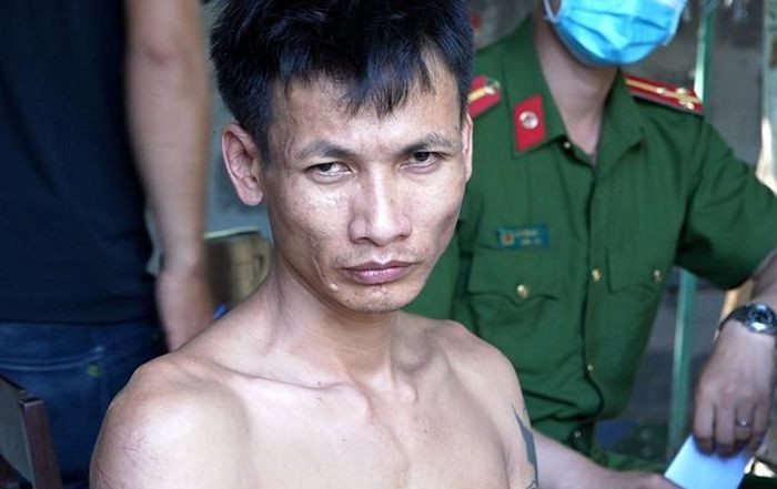  Tàng trữ gần 1000 viên ma túy tại nhà riêng: Ngày 4/7, Công an tỉnh Quảng Bình cho biết, vừa thực hiện khám xét khẩn cấp nơi ở của Trương Văn Tuân (SN 1984, trú xã An Ninh, huyện Quảng Ninh). Công an thu giữ trong người và nhiều vị trí xung quanh trong nhà và ngoài vườn của Tuân có 952 viên nén hình tròn dạng thuốc tân dược. Ngoài ra, Công an phát hiện thêm 16 viên nén màu xanh và thêm một gói tinh thể màu trắng. 