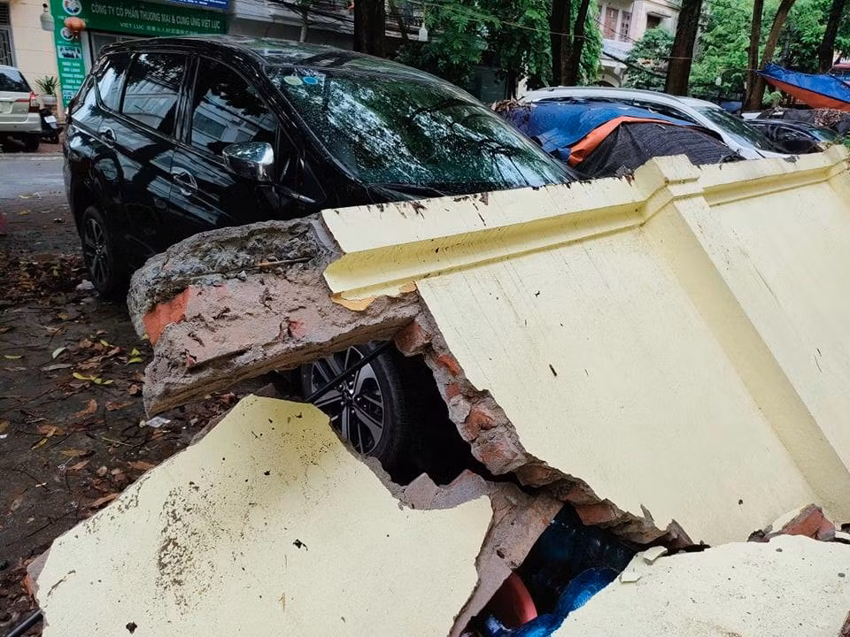 Theo Trung tâm Dự báo Khí tượng Thủy văn Quốc gia, do ảnh hưởng của hoàn lưu áp thấp nhiệt đới, các tỉnh tại Bắc Bộ đã xuất hiện mưa lớn. Từ 2h đến 4h sáng 8/7, nhiều nơi ghi nhận lượng mưa trên 50 mm, có nơi trên 120 mm.