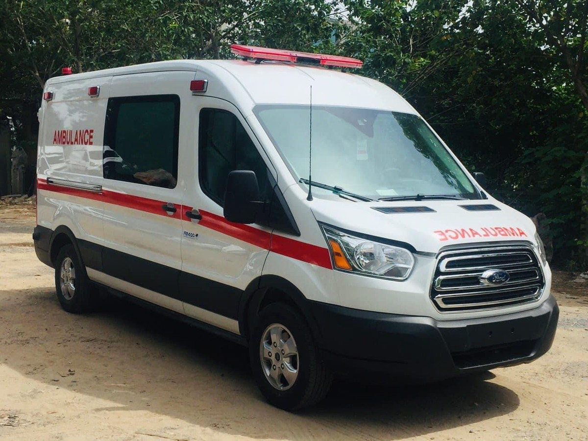 Ong Doan Ngoc Hai khoe chiec xe cuu thuong gia 2,5 ty duoc tang