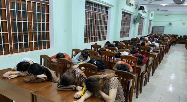  Bắt hơn 80 đối tượng sử dụng ma túy trong resort: Ngày 7/7, Công an tỉnh Bình Định cho biết, các đội nghiệp vụ bất ngờ kiểm tra Resort Vu Nam, thuộc xã Cát Hải, huyện Phù Cát đã phát hiện 85 thanh niên (50 nam và 35 nữ) thuê 9 phòng tại đây để sử dụng ma túy. Qua khai báo, các nam, nữ thanh niên có độ tuổi từ 18-25, hầu hết thường trú tại Bình Định. Kiểm tra nhanh, có 81 trường hợp dương tính với ma túy. 