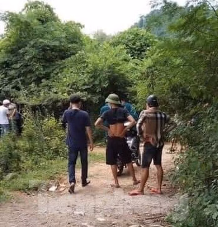  Phát hiện thi thể nam giới sát biên giới Lạng Sơn: Khoảng 8h sáng 5/7, người dân phát hiện thi thể một nam giới ở một bìa rừng sau chùa Tân Thanh thuộc (xã Tân Thanh, huyện Văn Lãng, tỉnh Lạng Sơn). Qua giấy tờ cùng phương tiện để lại, bước đầu xác định, nạn nhân là Đặng Hoàng Phong (SN 1993, quê quán tại Tân Lập, Nam Hàm Thuận, tỉnh Bình Thuận). Ông Phong là người làm dịch vụ mở tờ khai hải quan tại khu vực cửa khẩu Tân Thanh.