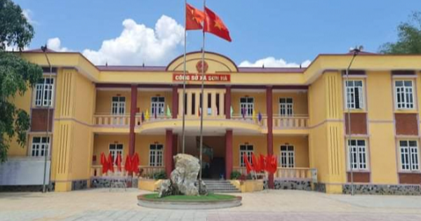  Nhắn tin vòi tiền doanh nghiệp, Chủ tịch xã bị cách chức: Ngày 2/7, Ban Thường vụ Huyện ủy Quan Sơn, Thanh Hóa, đã ban hành quyết định cách hết chức vụ trong Đảng đối với ông Lò Văn Thành, Chủ tịch UBND xã Sơn Hà. Ông Thành bị kỷ luật vì lợi dụng chức vụ Chủ tịch UBND xã để nhũng nhiễu, vòi tiền doanh nghiệp. Ông Thành đã nhắn tin qua mạng xã hội đòi tiền phần trăm giá trị công trình đối với một doanh nghiệp khi họ thực hiện gói thầu số 3, công trình phụ trợ công sở ở xã Sơn Hà.