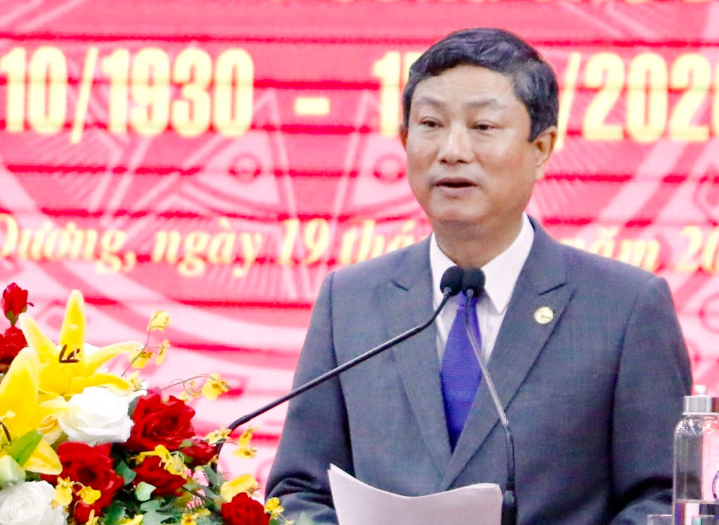 Ông Minh xuất thân là một cán bộ đoàn, làm cán bộ tại Ban Quản lý các khu công nghiệp tỉnh Bình Dương.