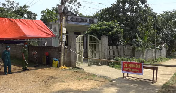  Khởi tố vụ án làm lây lan dịch bệnh COVID-19 tại Thanh Hóa: Ngày 23/5, Công an huyện Ngọc Lặc, tỉnh Thanh Hoá đã khởi tố vụ án liên quan tới bệnh nhân COVID-19 B.V.N (BN 4694) ở thôn Minh Ngọc, xã Mình Sơn, huyện Ngọc Lặc. Theo đó, BN 4694 khi đi từng vùng dịch về không chấp hành nghiêm quy định cách ly tại nhà mà đi ra khỏi nơi cư trú để nhậu với bạn làm lây lan dịch bệnh.