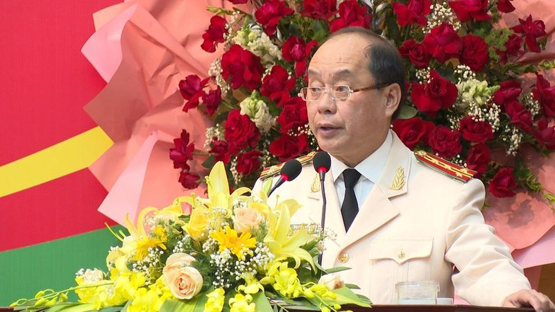 Thừa ủy quyền của Bộ trưởng Bộ Công an, Thiếu tướng Lê Văn Tuyến đã trao Quyết định của Bộ trưởng Bộ Công an về việc điều động, bổ nhiệm Giám đốc Công an tỉnh Quảng Bình cho Đại tá Nguyễn Hữu Hợp. 