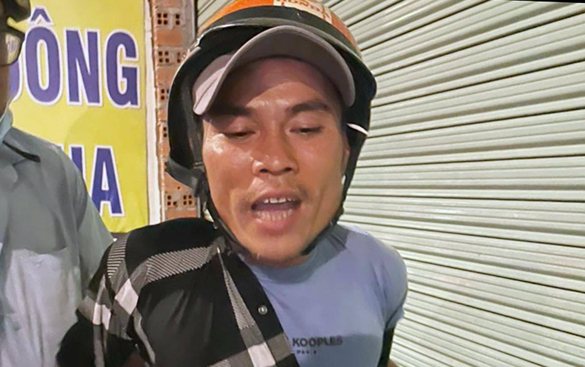 Có khả năng đối tượng di chuyển vào TP HCM qua tỉnh Tây Ninh và bỏ trốn qua Campuchia. Ngay trong ngày, nhiều tổ trinh sát của đơn vị đã dò tìm từng bến xe, tuyến đường… để tìm kiếm Hải. Khoảng 17h45 cùng ngày, trinh sát phát hiện Hải đang đi xe máy ở Quốc lộ 1A, quận 12 (TP HCM) nên ập vào khống chế, bắt giữ. Sau đó, Hải được di lý về trụ sở Cục C02, Bộ Công an lấy lời khai.