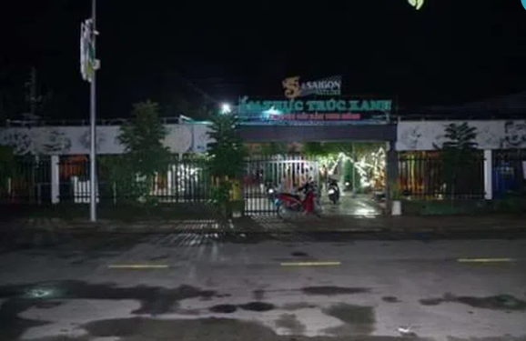  Mâu thuẫn lúc ăn nhậu, thanh niên đâm bạn tử vong: Trong khi nhậu ở thị xã Gò Công, tỉnh Tiền Giang, do quá say, lời qua tiếng lại với nhau, Đinh Công Sang (SN 1986, ngụ tỉnh Sóc Trăng) và Mai Văn Thi (SN 1982, ngụ tỉnh Long An) xảy ra bất đồng cự cãi lớn tiếng, sau đó lao vào đánh nhau. Bực tức, Thi lấy kéo đâm nạn nhân tử vong. Ngày 30/5, Công an thị xã Gò Công cho biết đang tạm giữ Thi để điều tra, làm rõ. 