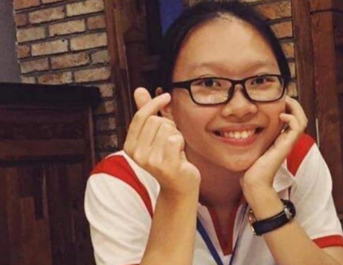  Nữ sinh năm 4 Đại học Hà Nội mất tích bí ẩn: Chiều 30/5, Công an quận Cầu Giấy, Hà Nội, cho biết Đội Cảnh sát hình sự vừa nhận trình báo về việc một nữ sinh viên năm thứ tư Đại học Hà Nội bị mất tích. Nữ sinh mất tích là Nguyễn Thu Huyền (sinh năm 2000, quê Thanh Hóa). Theo đó, gia đình đã mất liên lạc với Huyền từ ngày 29/5. 