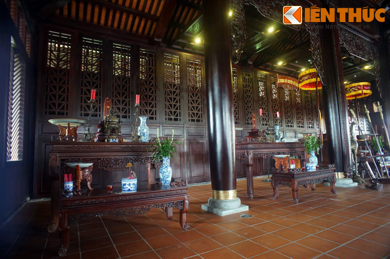 Nguyễn Hữu Cảnh đã tập hợp và chiêu mộ lưu dân, đồng thời đặt các chức quan, binh để quản lý, tổ chức khai khẩn ruộng đất, định ngạch tô thuế, làm sổ định điền, xác lập chủ quyền của Đàng Trong.