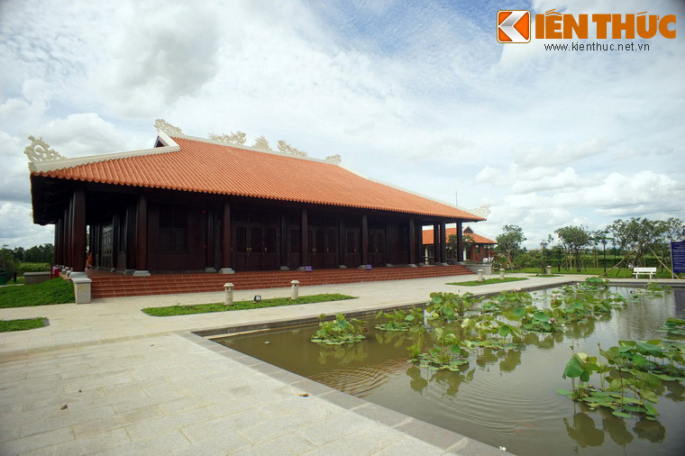 Ngược dòng lịch sử, Đức Lễ Thành Hầu Nguyễn Hữu Cảnh (1650-1700) là một trong những danh tướng có công lớn của dân tộc trong thời kỳ dựng nước và giữ nước ở phương Nam. Ông là vị tướng xuất sắc, nhà chính trị tài giỏi, nhân hậu, giàu lòng yêu nước.