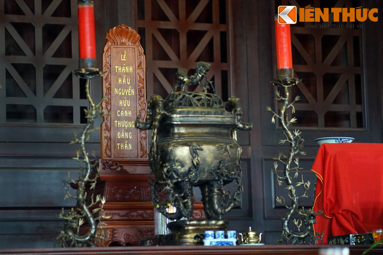 Năm 1700, Đức Lễ Thành Hầu Nguyễn Hữu Cảnh qua đời tại Sầm Khê (Rạch Gầm, nay thuộc tỉnh Tiền Giang).