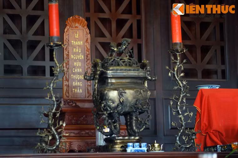 Năm 1700, Đức Lễ Thành Hầu Nguyễn Hữu Cảnh qua đời tại Sầm Khê (Rạch Gầm, nay thuộc tỉnh Tiền Giang).