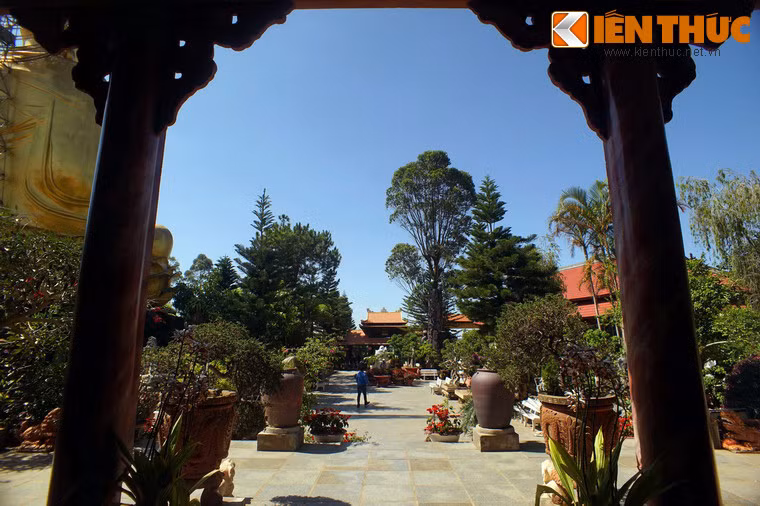 Trong những năm sau đó, các hạng mục mới tiếp tục được xây dựng, thiền viện Vạn Hạnh ngày càng trở nên khang trang, đẹp đẽ và trở thành điểm đến thu hút đông đảo du khách thập phương.