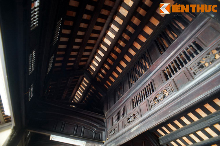 Giá trị thẩm mỹ của ngôi nhà cổ tập trung ở nhà trước, với các cấu kiện gỗ như kèo, xuyên, trến được trang trí tinh xảo công phu...