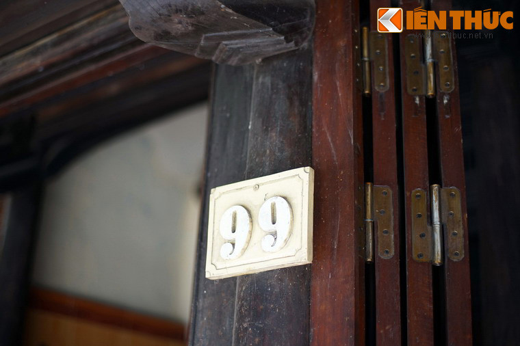 Căn cứ vào lịch sử và hồi ức của các nhân chứng, nhà số 99 Bao Vinh được xây dựng vào khoảng những năm cuối thế kỷ 19, cách đây hơn một thế kỷ.