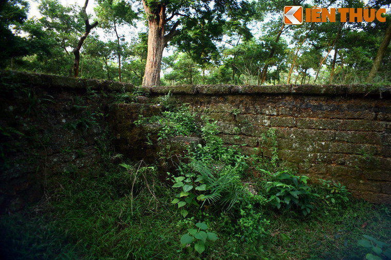 Nét kiến trúc đặc sắc nhất của đền Và là khuôn viên đền được bao bọc bởi hệ thống tường thành độc đáo.