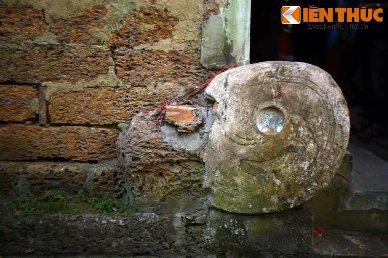 Các bức tường của khu đền cũng được làm từ đá ong.