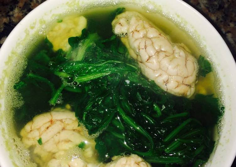 Óc lợn là nguyên liệu thực phẩm phổ biến ở Việt Nam, nhưng món ăn từ lợn này không được chào đón ở nhiều nơi trên thế giới vì trông quá… ghê rợn.