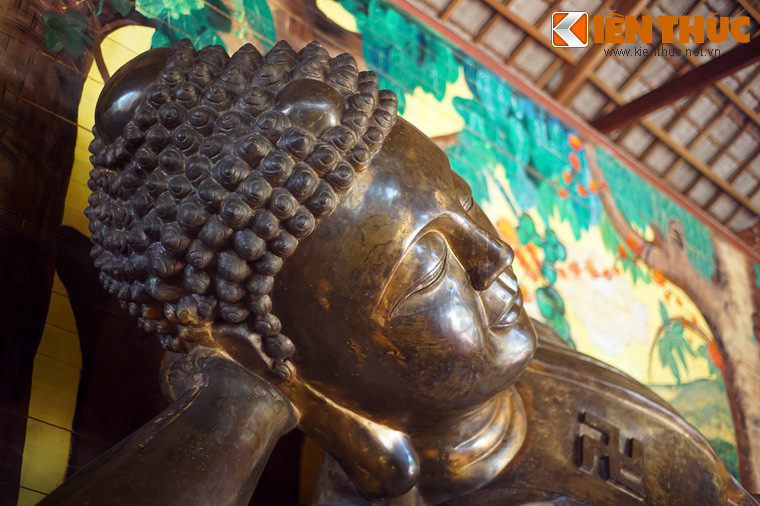 Bức tượng đã lột tả khá thành công thần thái an lạc của một bậc giác ngộ...