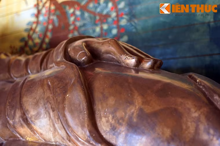 Theo đánh giá của giới nghiên cứu mỹ thuật, bức tượng Phật nhập Niết bàn ở thiền viện Vạn Hạnh được tạo hình mềm mại, uyển chuyển, mang cảm hứng từ những bức tượng Phật cổ ở Việt Nam.