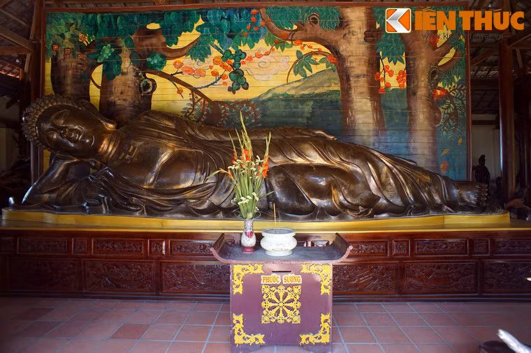 Đây chính là nơi lưu giữ bức tượng Phật nhập Niết bàn bằng đồng lớn nhất Việt Nam tính đến thời điểm hiện tại.