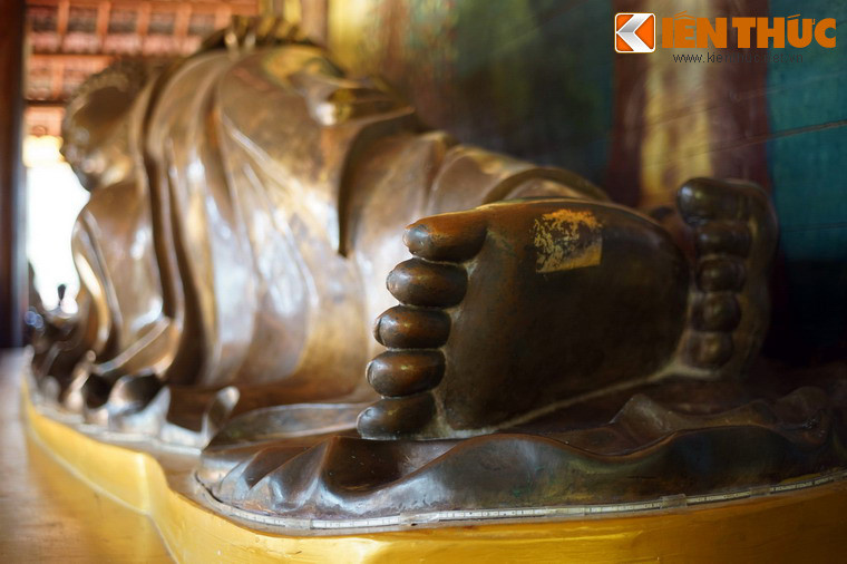 Một số hình ảnh khác về tượng Phật nhập Niết bàn bằng đồng ở thiền viện Vạn Hạnh.