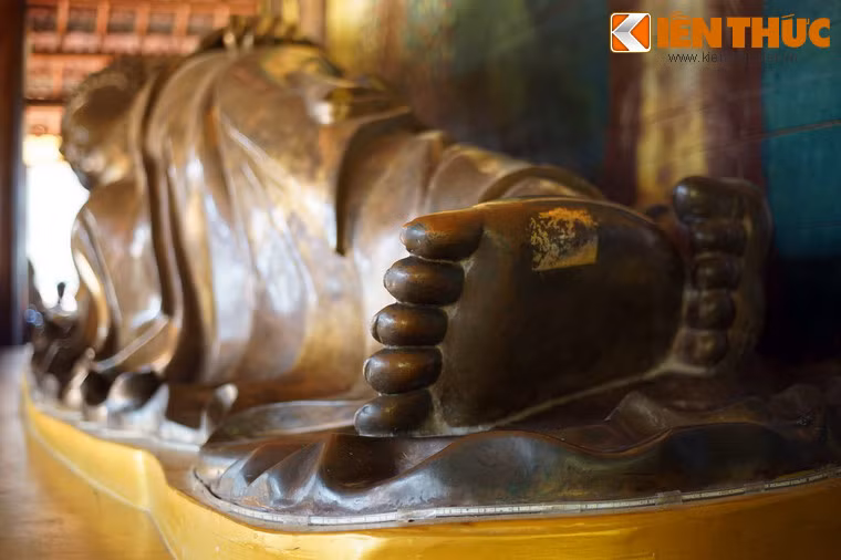 Một số hình ảnh khác về tượng Phật nhập Niết bàn bằng đồng ở thiền viện Vạn Hạnh.