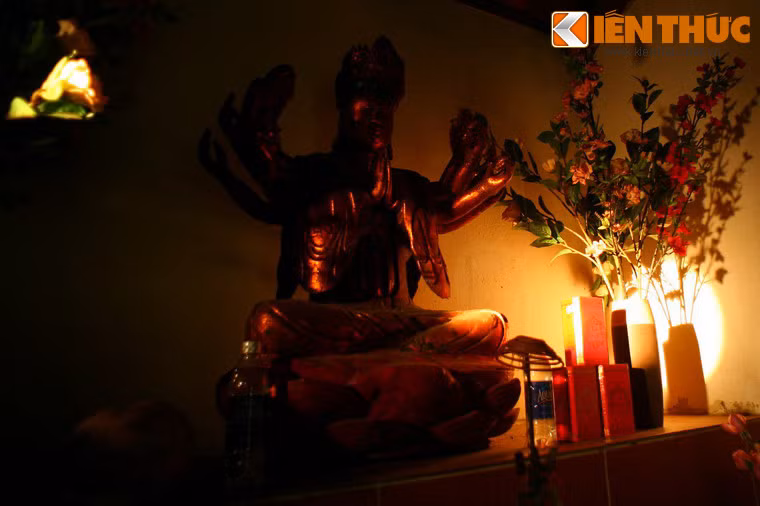 Sau đó, Man Nương được tôn làm Phật Mẫu - Mẹ Phật của Việt Nam. Ngôi nhà của cha mẹ Man Nương được biến thành chùa, theo tục “hoá gia vi tự”, và ngày 8/4 – ngày mất của Man Nương là ngày giỗ Mẫu – ngày của phồn vinh, ân huệ. Từ đó ngôi chùa này được gọi là chùa Tổ…