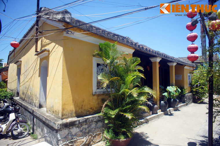 Nhà thờ tộc Nguyễn Tường được đánh giá là công trình kiến trúc nghệ thuật đặc sắc của phố cổ Hội An. Về tổng quan, nhà có ba gian hai chái với chiều sâu năm nhịp.