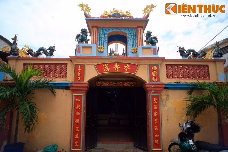 Khám phá đền thờ cá voi nổi tiếng bậc nhất Việt Nam - Hình 2 Kham pha den tho ca voi noi tieng bac nhat Viet Nam-Hinh-2