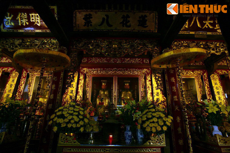 Gian giữa của Cổ Pháp điện là nơi thờ vua Lý Thái Tổ và Lý Thái Tông. Ba gian bên phải lần lượt thờ vua Lý Thánh Tông, Lý Nhân Tông và Lý Thần Tông; ba gian bên trái thờ vua Lý Anh Tông, Lý Huệ Tông và Lý Cao Tông.