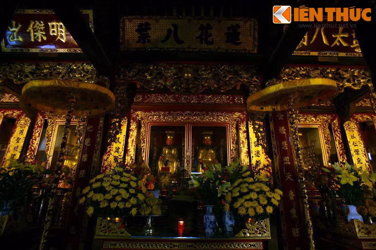 Gian giữa của Cổ Pháp điện là nơi thờ vua Lý Thái Tổ và Lý Thái Tông. Ba gian bên phải lần lượt thờ vua Lý Thánh Tông, Lý Nhân Tông và Lý Thần Tông; ba gian bên trái thờ vua Lý Anh Tông, Lý Huệ Tông và Lý Cao Tông.