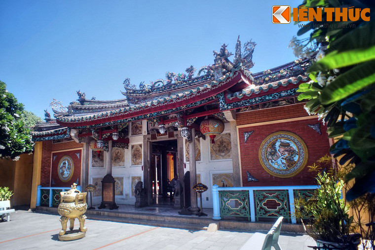 Hội quán thờ các vị thần chế ngự sóng gió, qua đó cầu mong việc đi lại buôn bán trên biển được thuận buồm, xuôi gió.