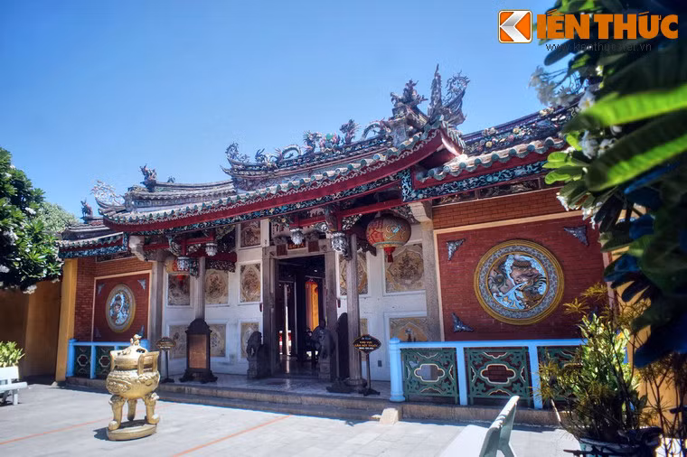 Hội quán thờ các vị thần chế ngự sóng gió, qua đó cầu mong việc đi lại buôn bán trên biển được thuận buồm, xuôi gió.