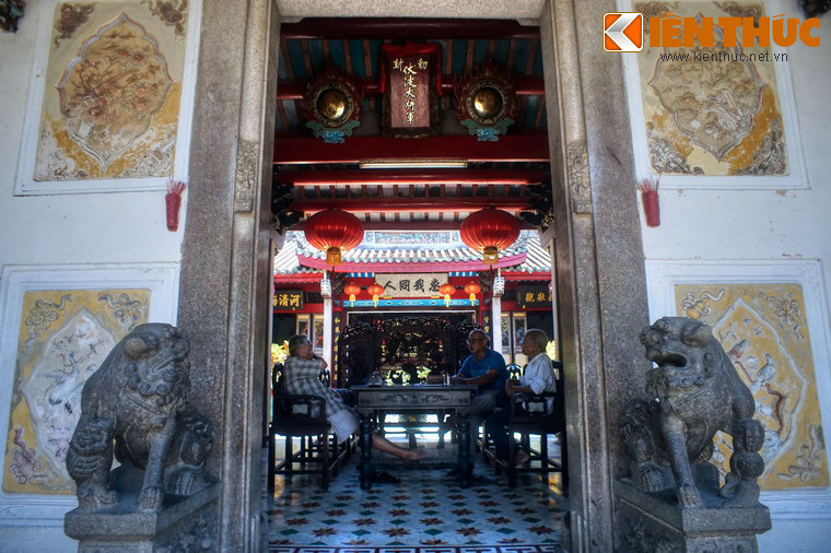 Tổng thể hội quán Triều Châu được xây dựng theo lối kiến trúc nội công ngọai quốc. Hai khu nhà chính của hội quán là tiền điện ở phía trước và chính điện phía sau.