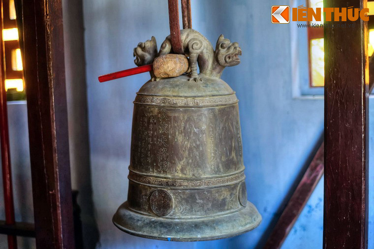 Bên cạnh đó, hội quán cũng là nơi lưu giữ nhiều hiện vật lịch sử có giá trị của phố cổ Hội An.