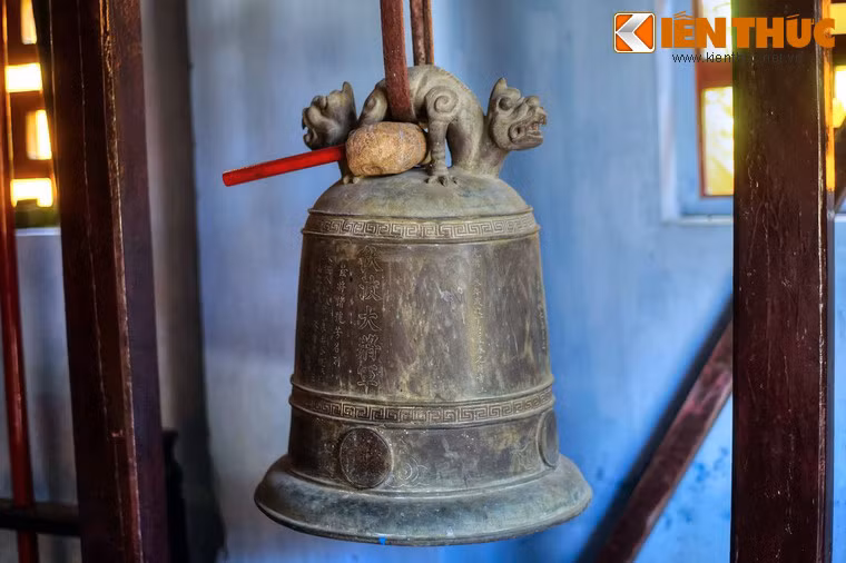 Bên cạnh đó, hội quán cũng là nơi lưu giữ nhiều hiện vật lịch sử có giá trị của phố cổ Hội An.