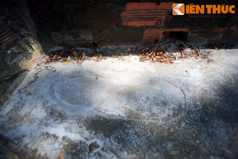 Ngày nay tại mũi Ông Đội vẫn còn những dấu tích liên quan đến sự kiện vua Gia Long đổ bộ vào Phú Quốc. Đó là một vết lõm trên đá được người đời coi là dấu chân vua để lại trong ngày đầu tới Phú Quốc.