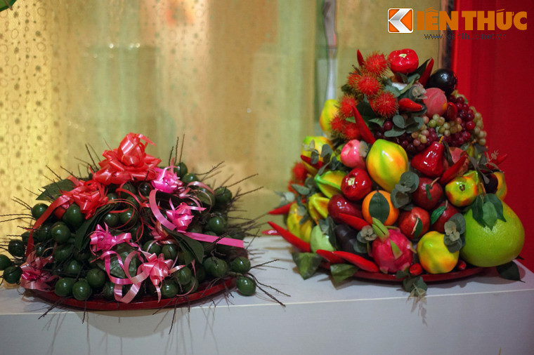 Đối với những người đi lễ, lộc được hiểu theo nhiều cách khác nhau là: sức khỏe, tiền tài, làm ăn phát đạt, sự thịnh vượng... do thánh ban. Lễ vật dâng lên Thánh, được Thánh chứng và ban phát cho những người đi lễ cũng gọi là lộc. Người nhận được lộc tin rằng học sẽ gặp may mắn trong cuộc sống. Vì vậy, ai cũng cố gắng xin được càng nhiều lộc càng tốt. Mời quý độc giả xem video: Đi tìm Tết Việt. Nguồn: VTC14.