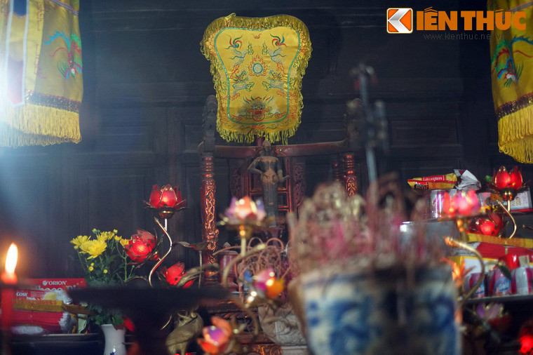 Hậu cung là nơi đặt ngai thờ Bà Triệu.