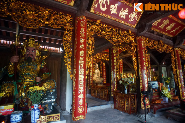 Theo các sử liệu, chùa được xây dựng hoàn thiện vào năm 1057. Đây là nơigắn với huyền tích “Từ Thức gặp tiên” và tích Phật A Di Đà xuất hiện. Với lịch sử ngàn năm tuổi cùng những huyền thoại của mình, chùa Phật Tích được coi là nơi phát tích Phật giáo Việt Nam.